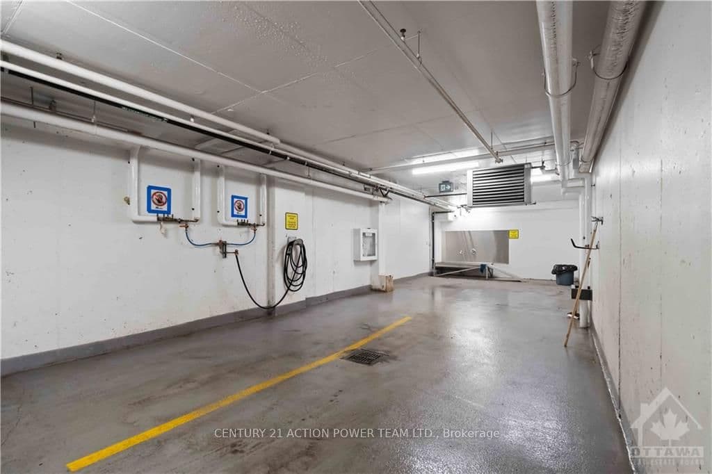 570 DE MAZENOD Avenue Unit 306 photo 27