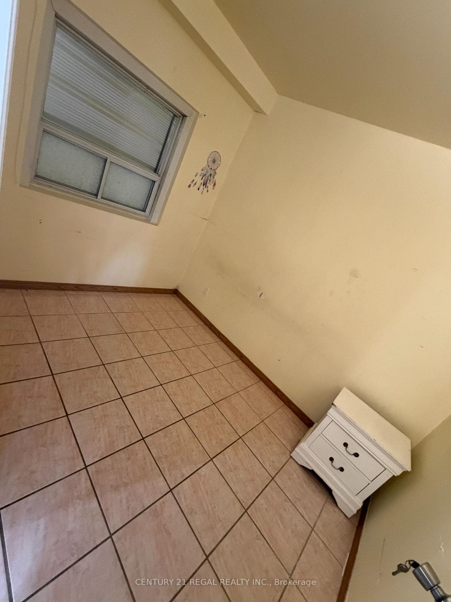 690 Jane Street photo 10