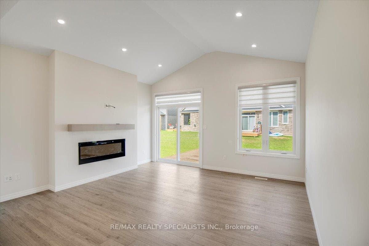 17 Coulthard Street photo 28