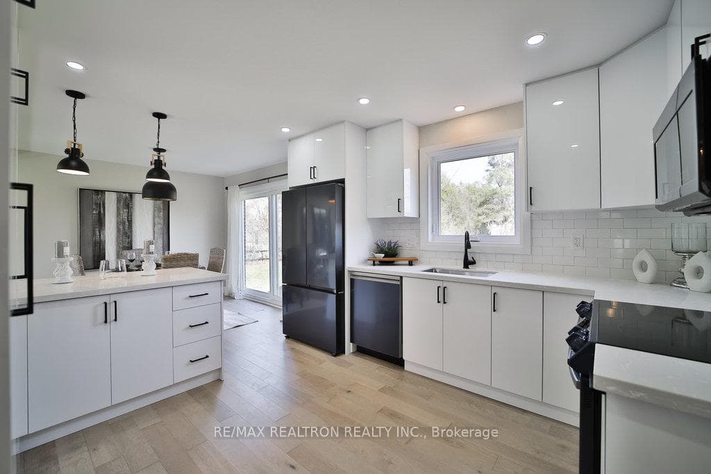 40 Willow Park Drive photo 17
