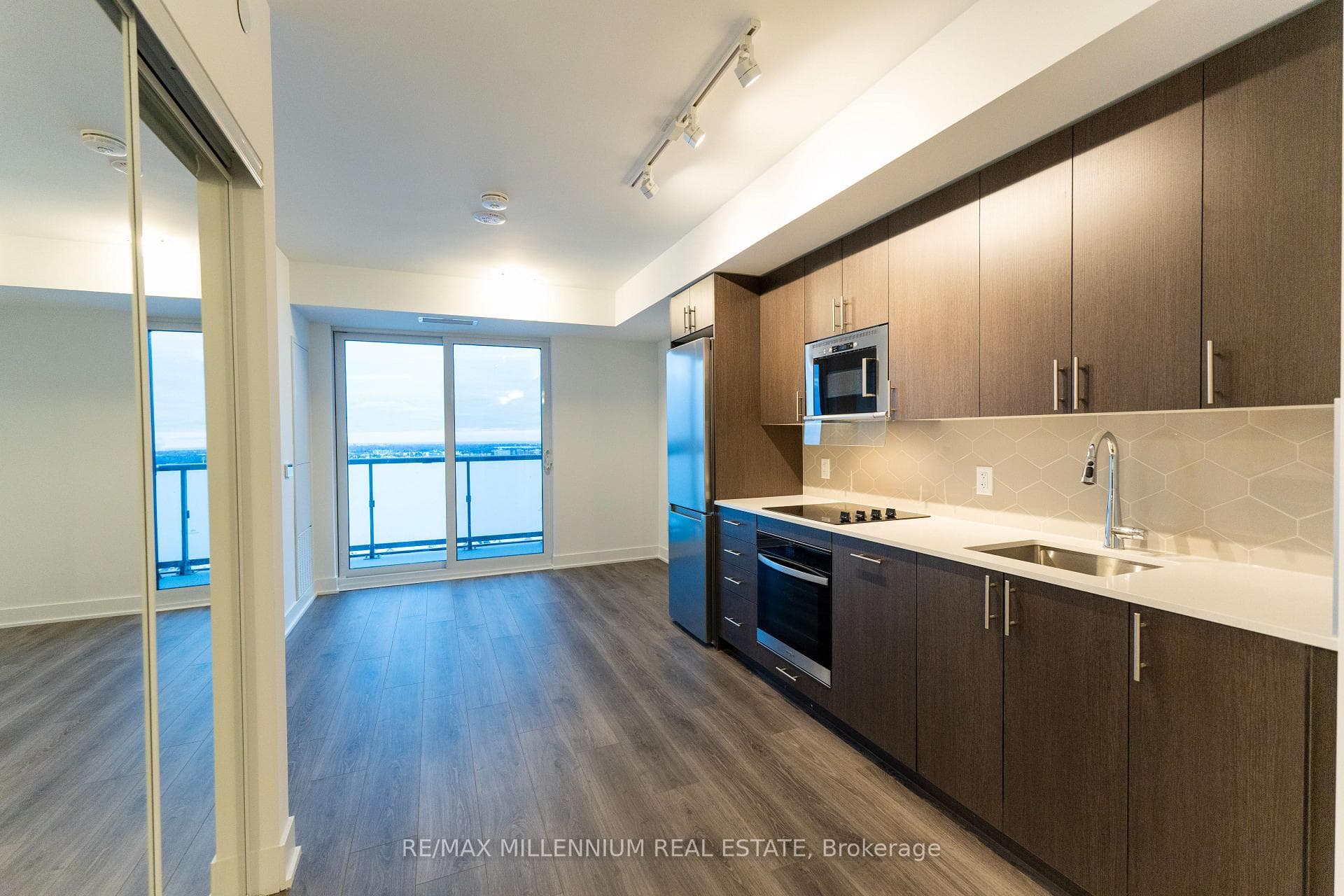 2545 Simcoe Street Unit 1540 photo 7