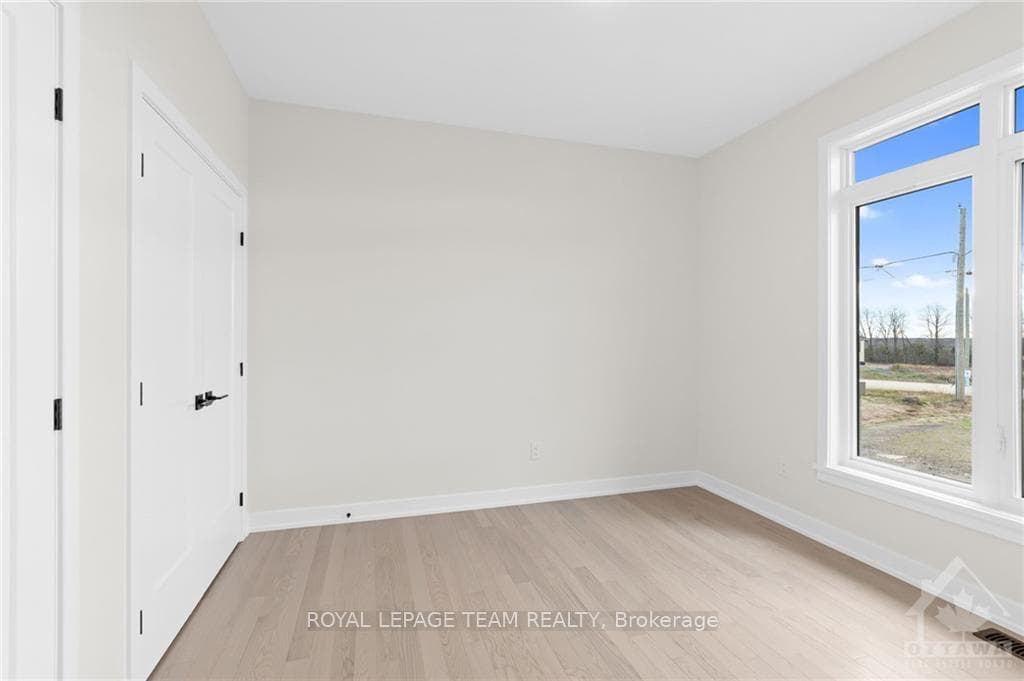 190 CASSIDY Crescent photo 24