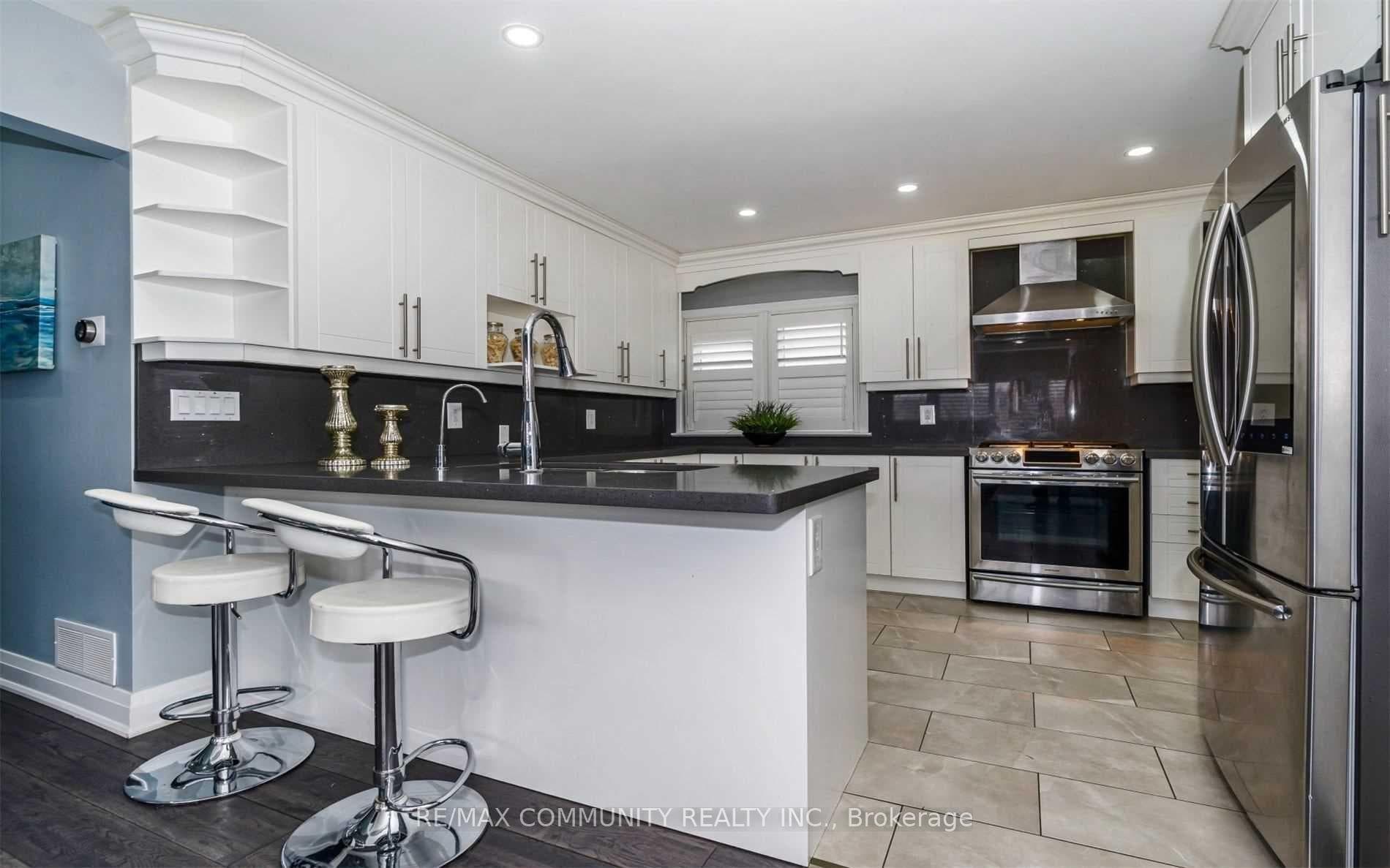 2 Hollyhedge Drive Unit Main photo 10