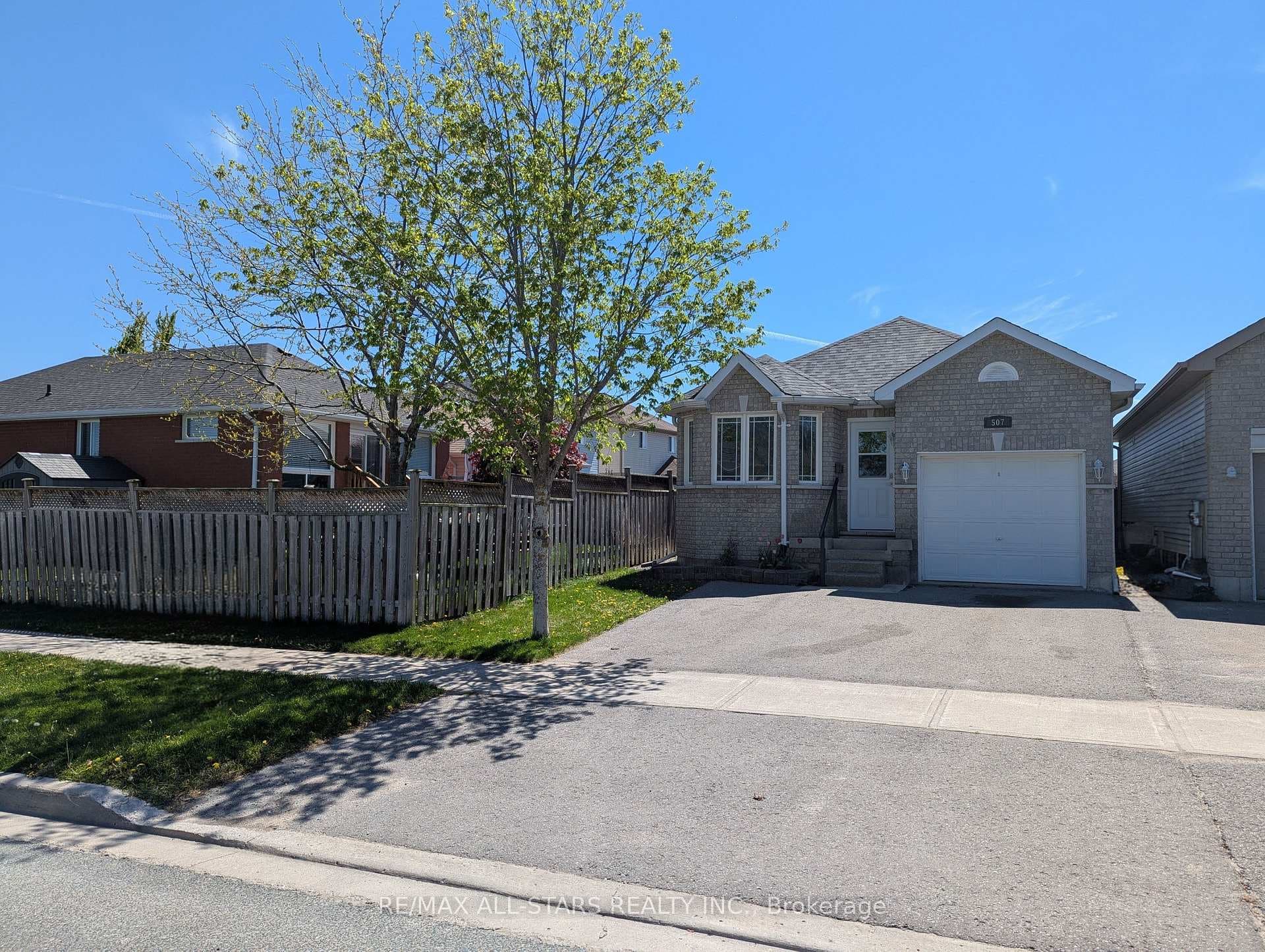 507 Clancy Crescent photo 1