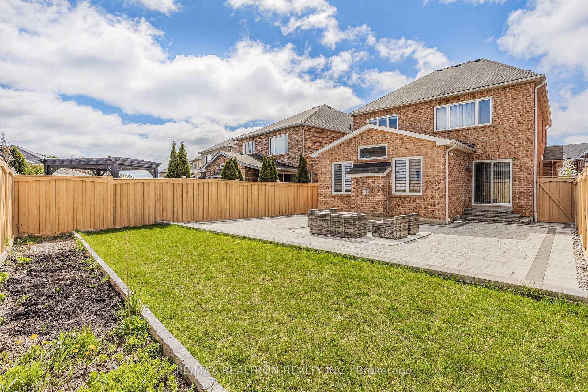 258 Meadowhawk Trail photo 33
