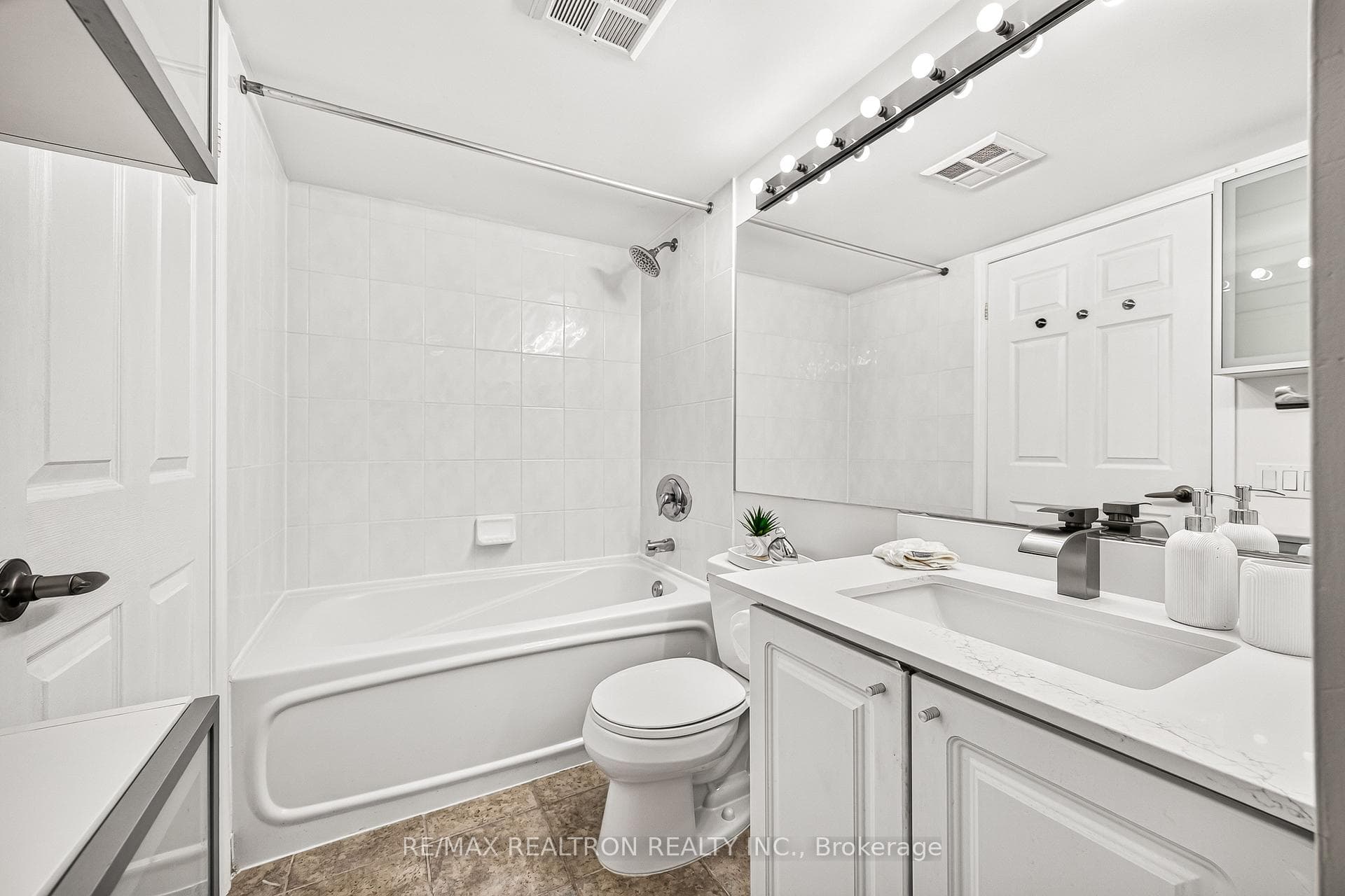 28 Harrison Garden Boulevard Unit 1103 photo 20
