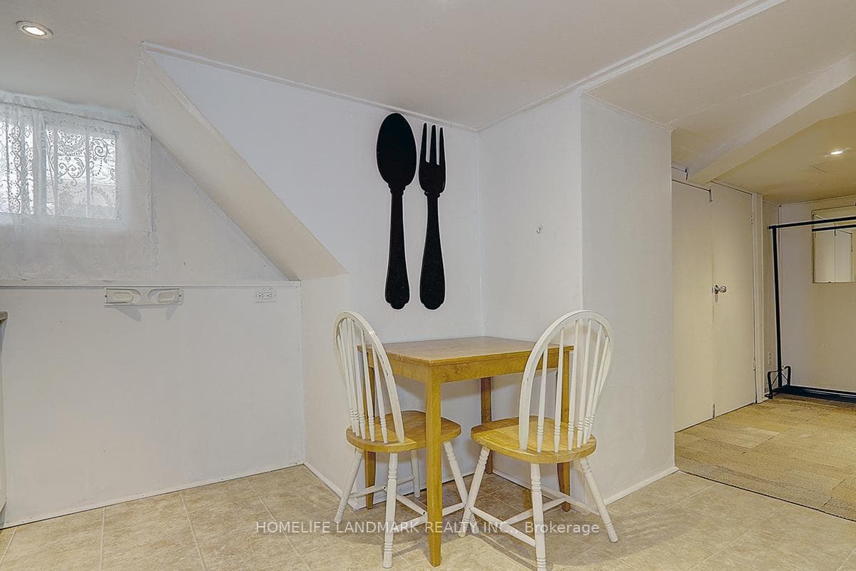 794 Jane Street photo 27