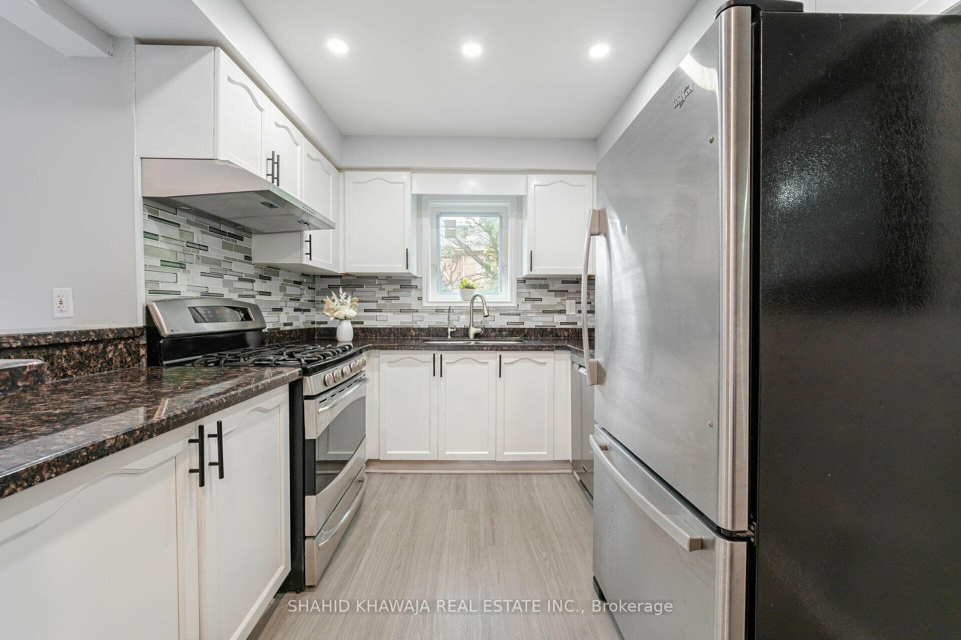 3930 Coachman Circle photo 12