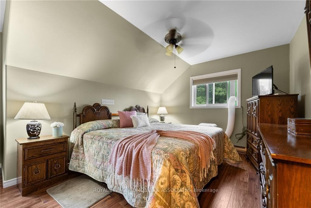 1888 BEACHBURG Road photo 13