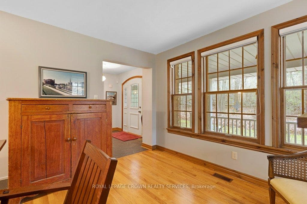 2 Hughson Lane photo 7