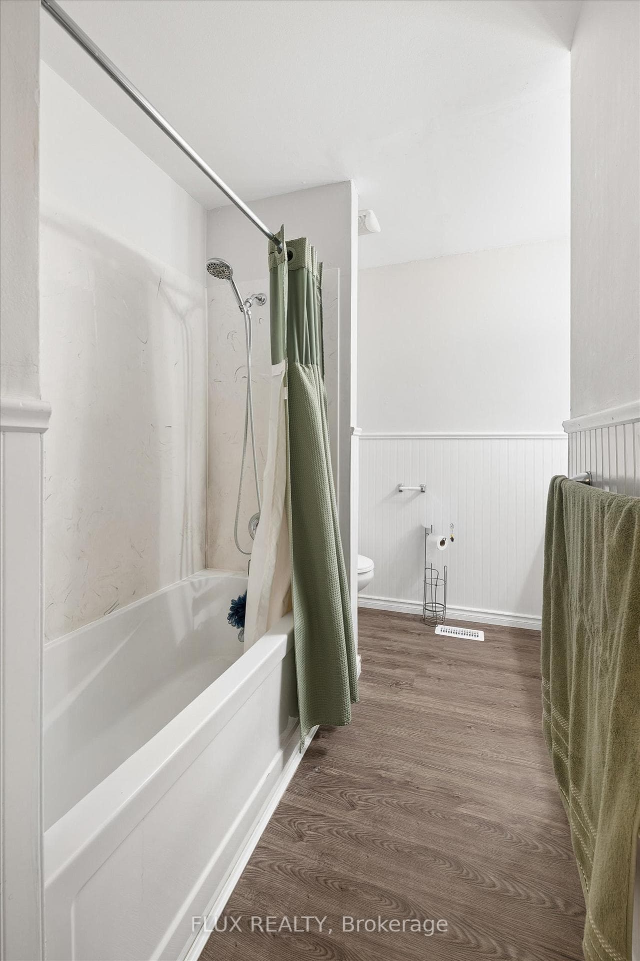 154 Graham Crescent photo 16
