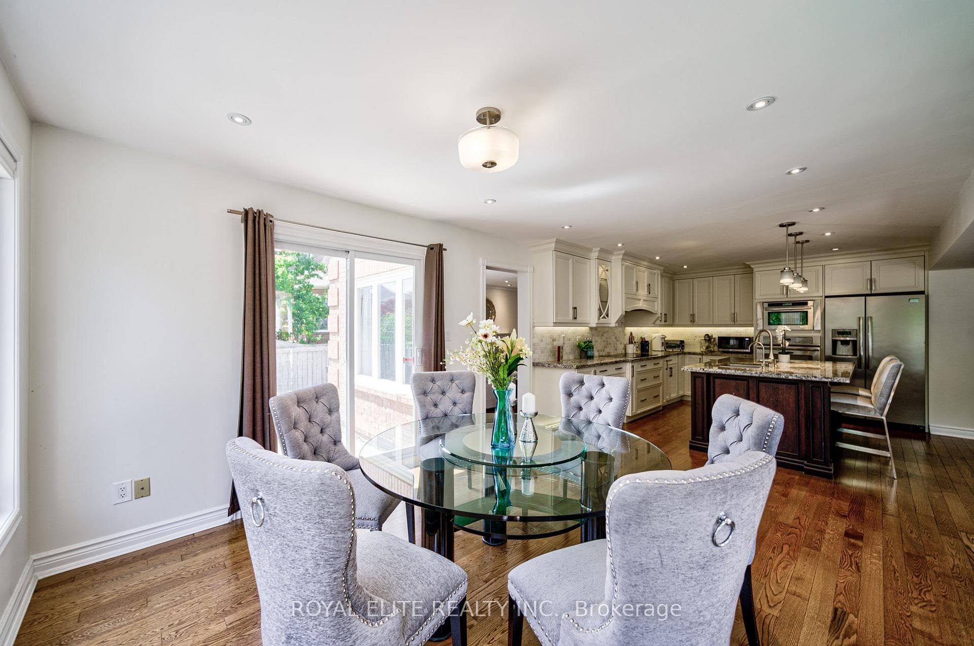 2 Chadwick Crescent photo 14