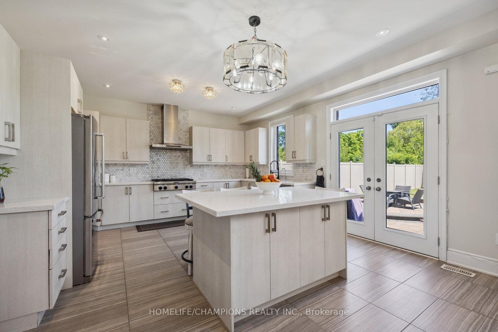 1610 Sandhurst Crescent photo 10