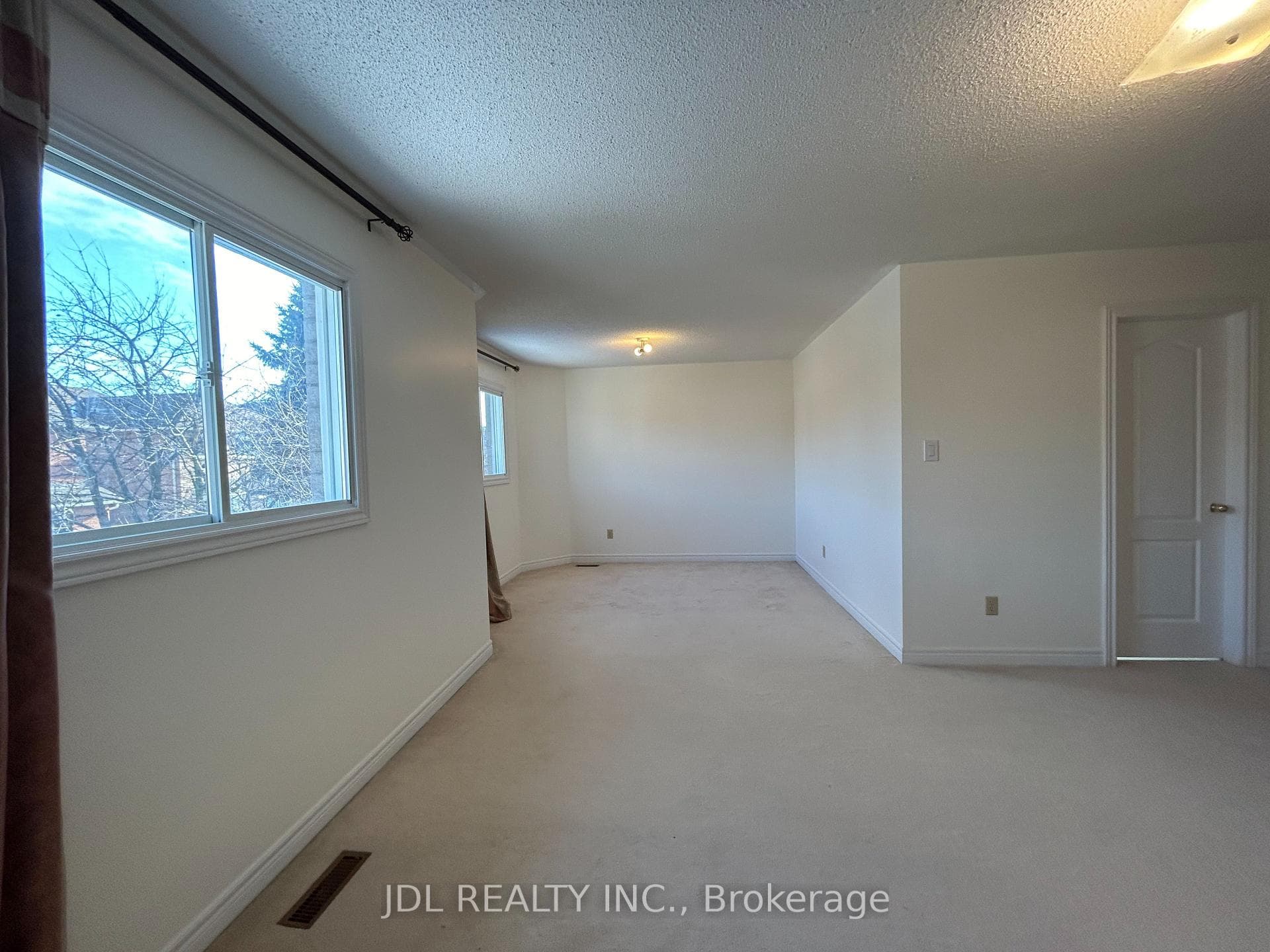 49 Melville St Street photo 13