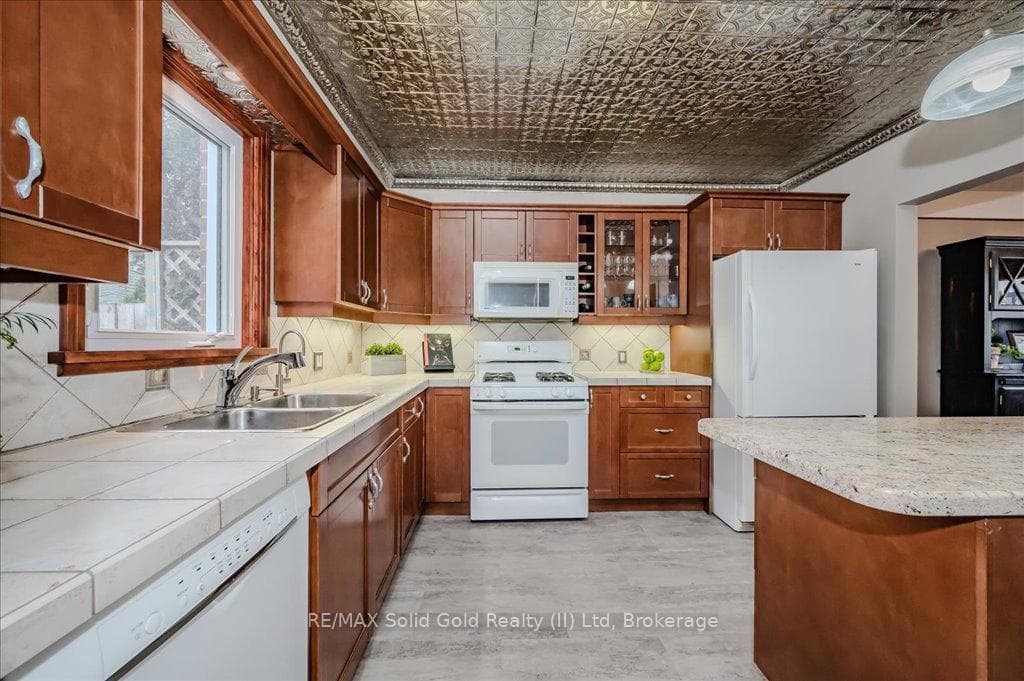167 Lucan Avenue photo 16