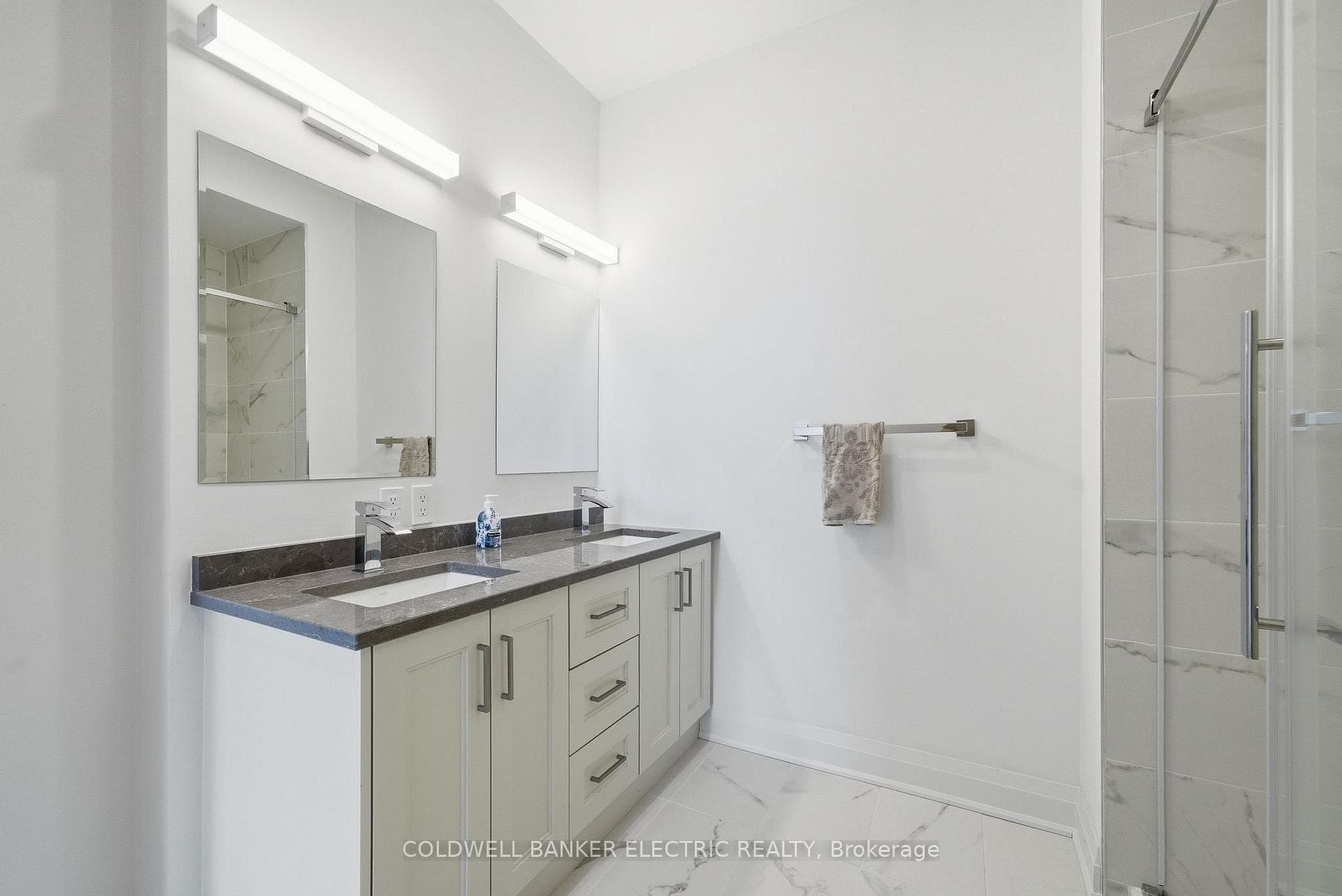 99 Louisa Street Unit 206 photo 33