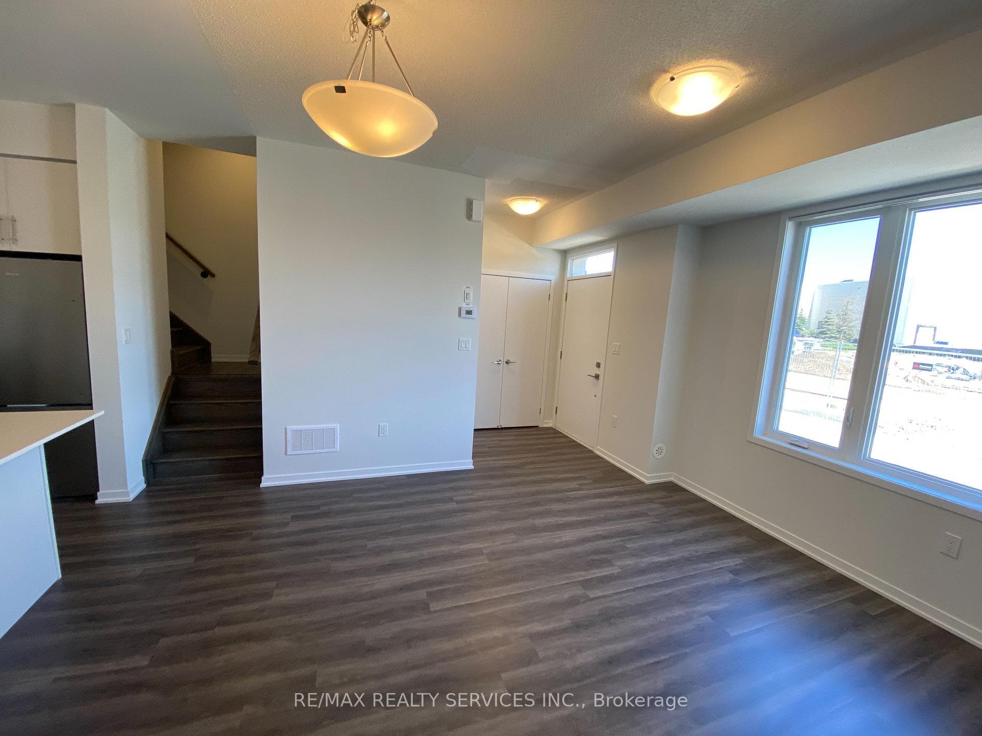 80 Honeycrisp Crescent Unit 372 photo 2