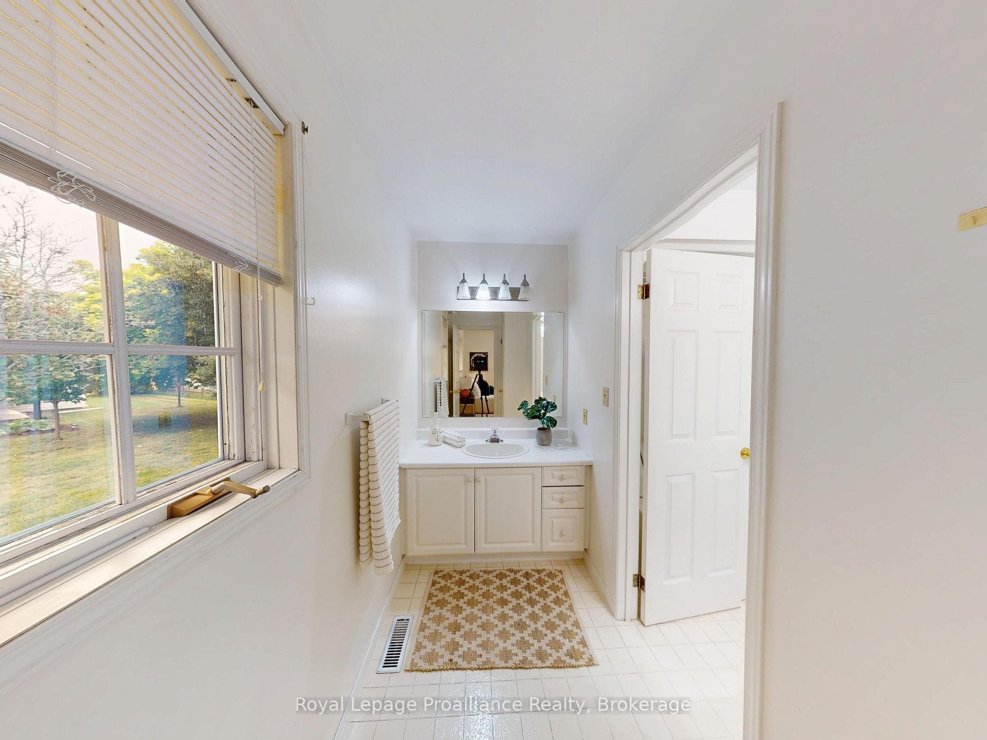 88 Westwind Crescent photo 12