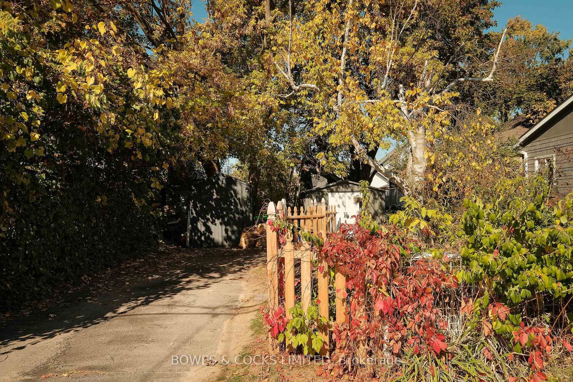 705 Young Street photo 24