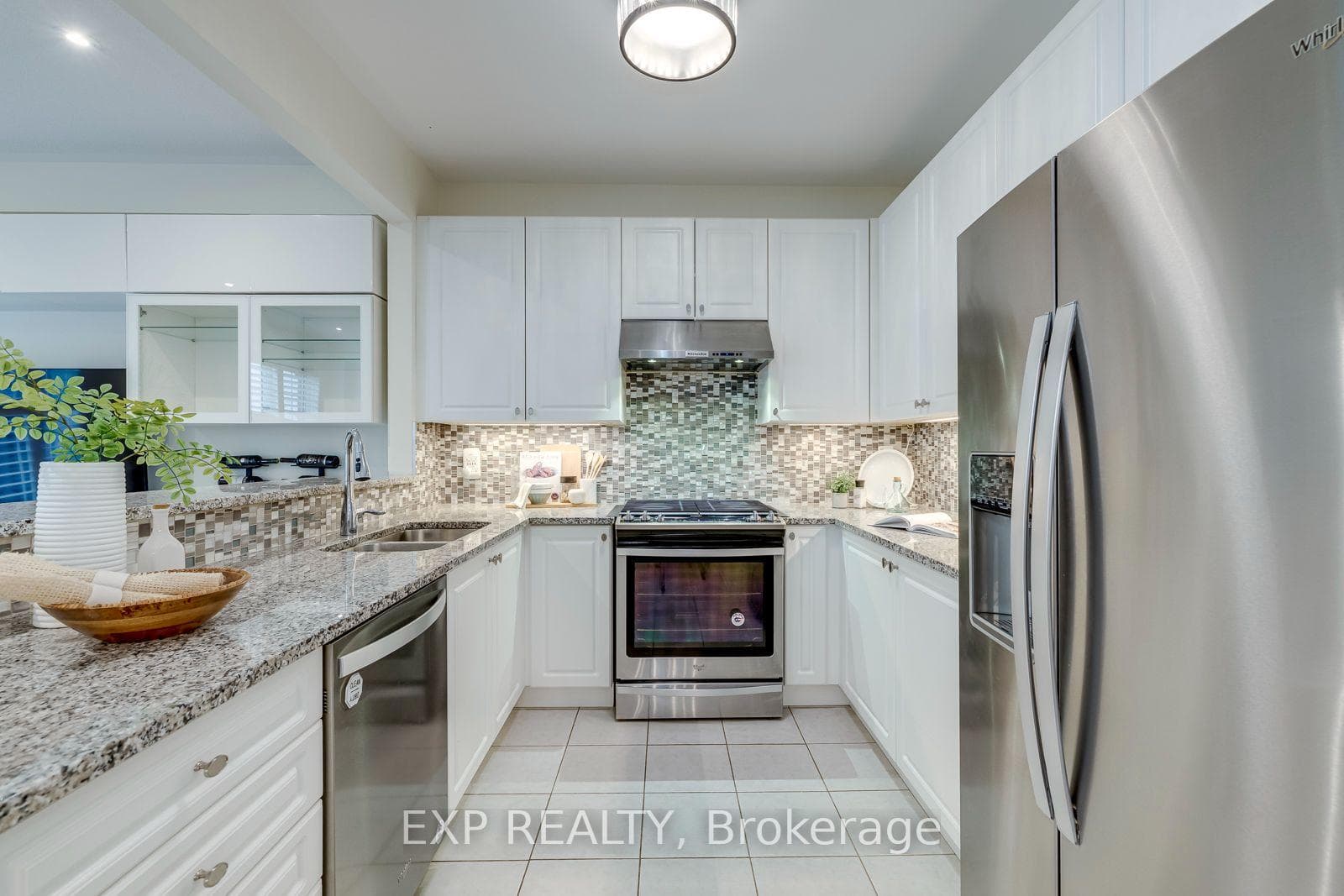 598 Bessborough Drive photo 17
