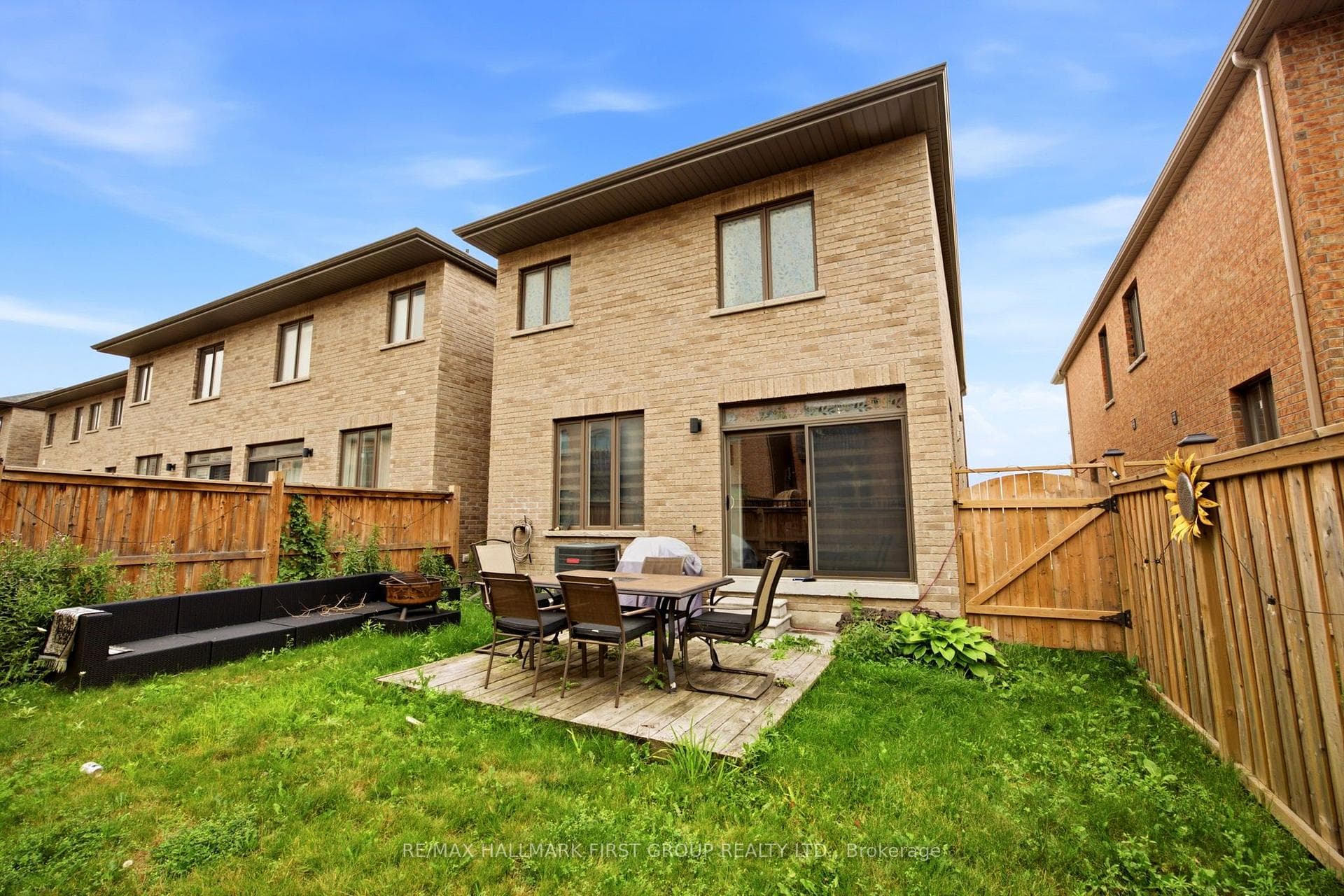 142 Vanier Street photo 26