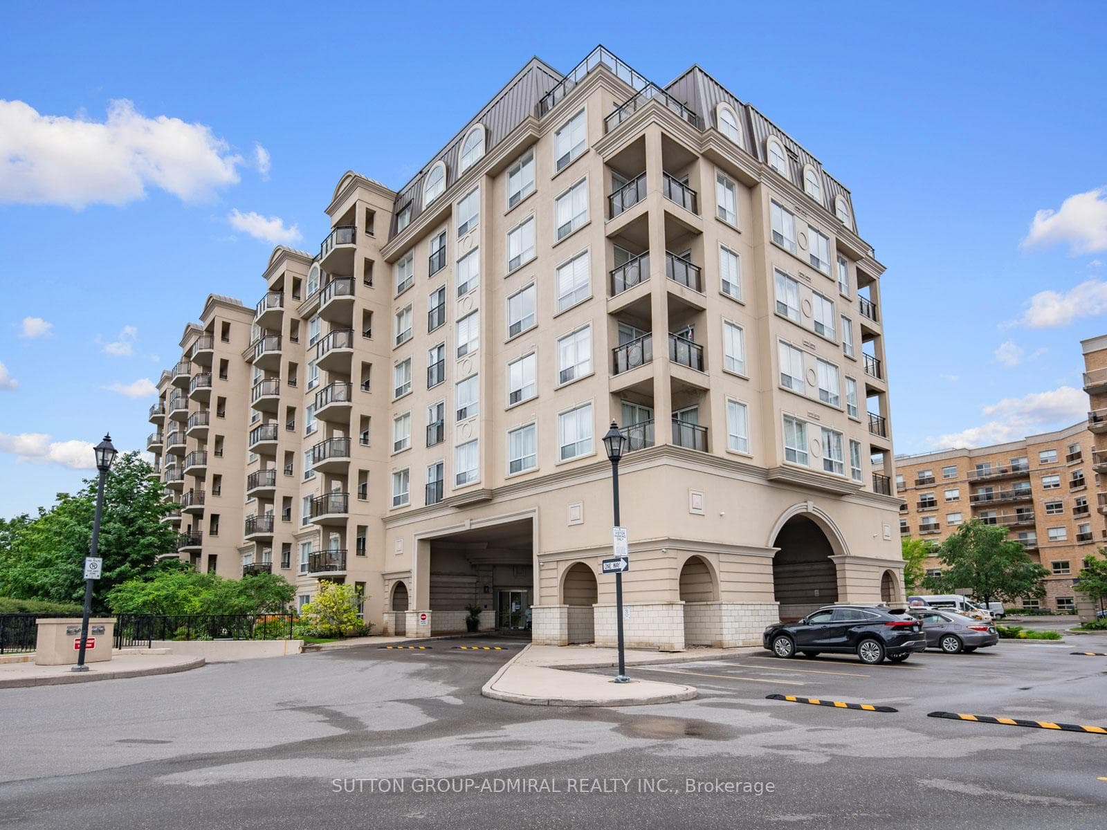 1 Maison Parc Court Unit 215 photo 1