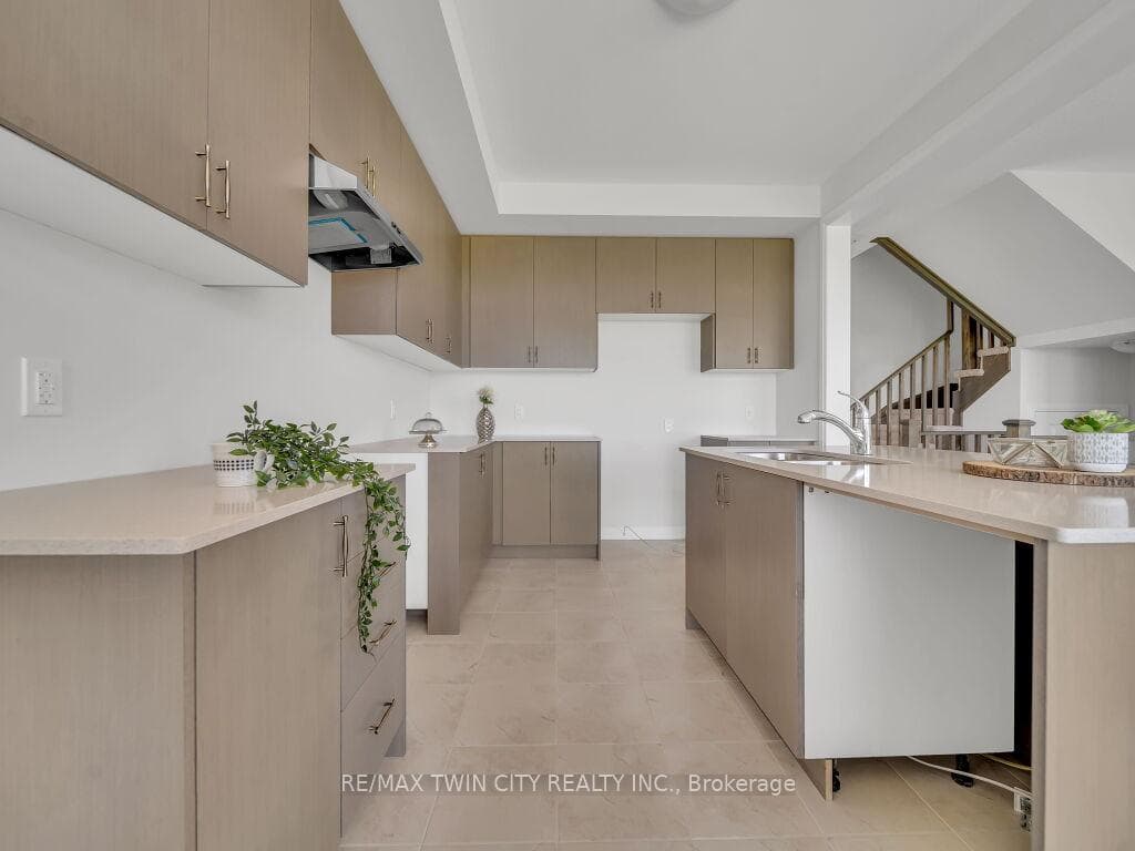 282 NEWMAN Drive photo 12