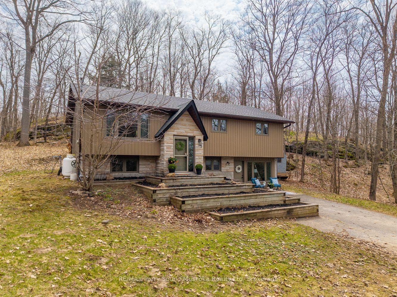 5 Hillview Drive photo 2