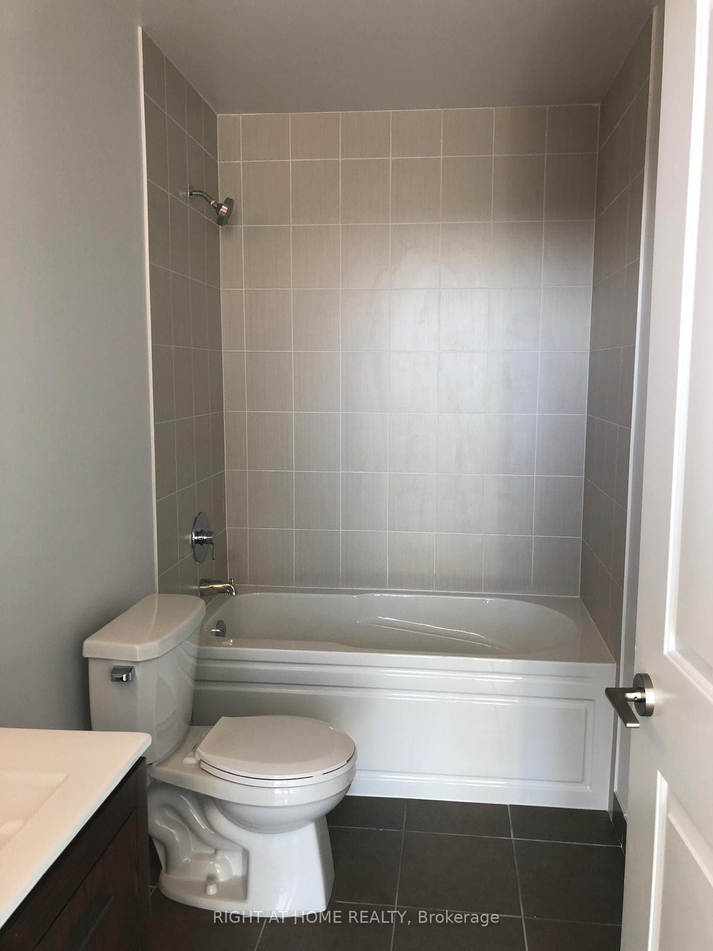 30 Meadowglen Place Unit 2708 photo 8
