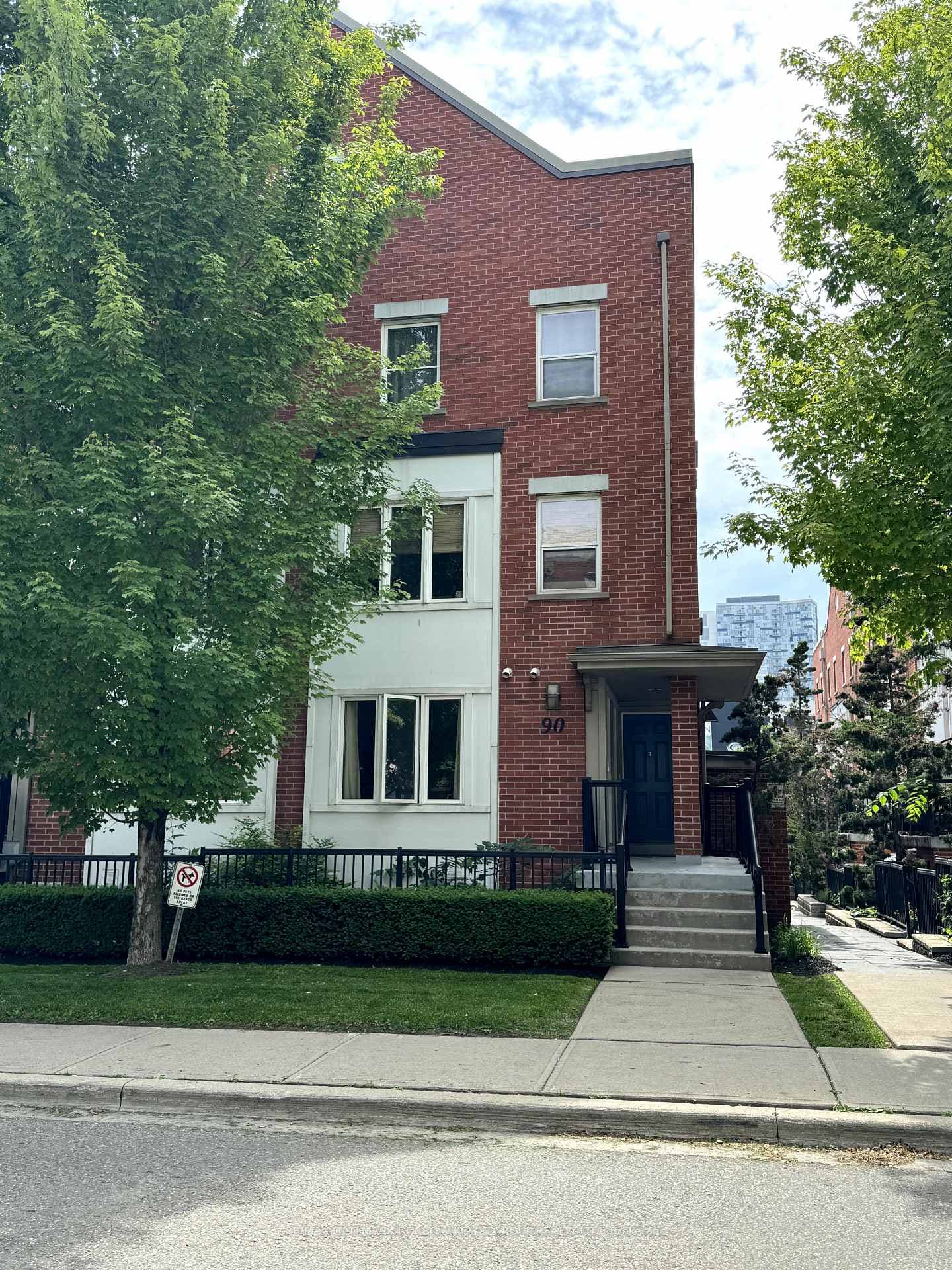 90 Munro Street Unit 3 photo 1