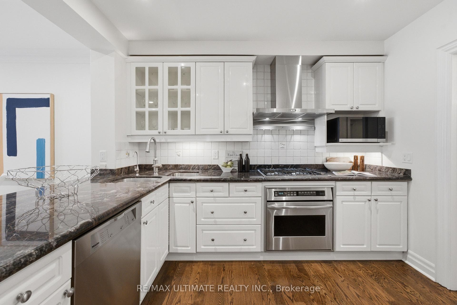 214 Sutherland Drive photo 10