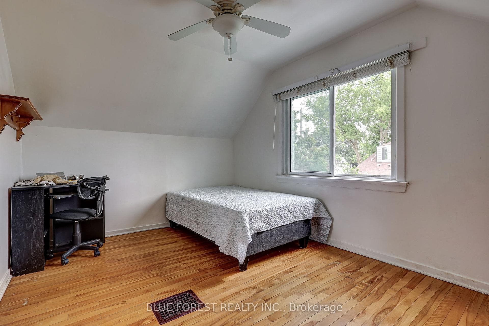 371 FLANDERS Row photo 22