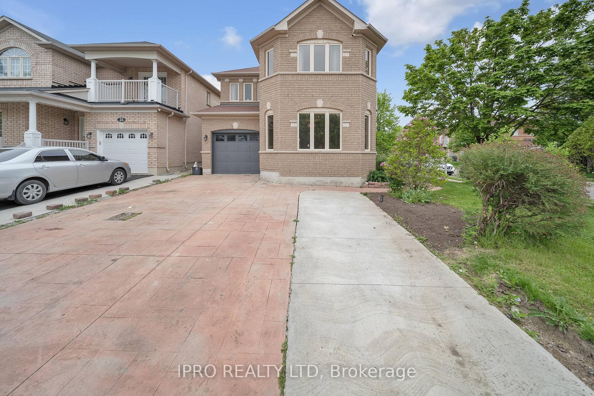 14 Honeybee Drive photo 2