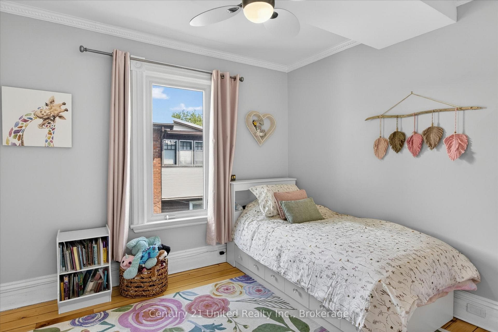 587 Gilmour Street photo 22