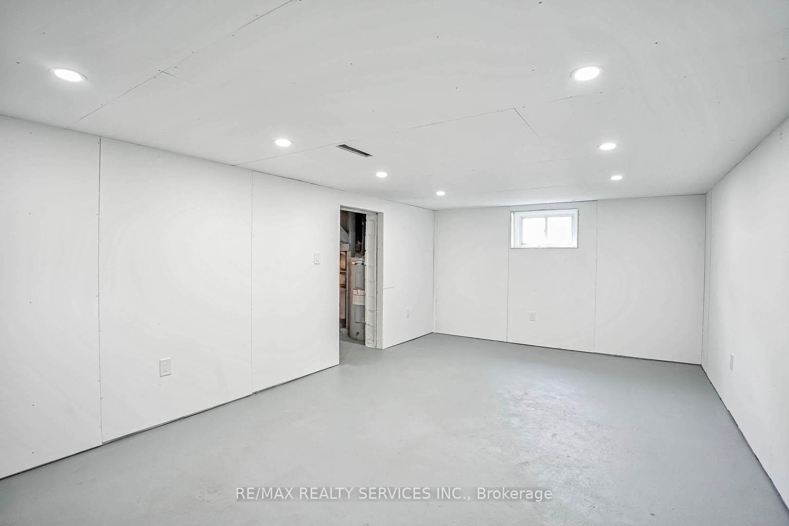 124 Mcmurchy Avenue photo 18