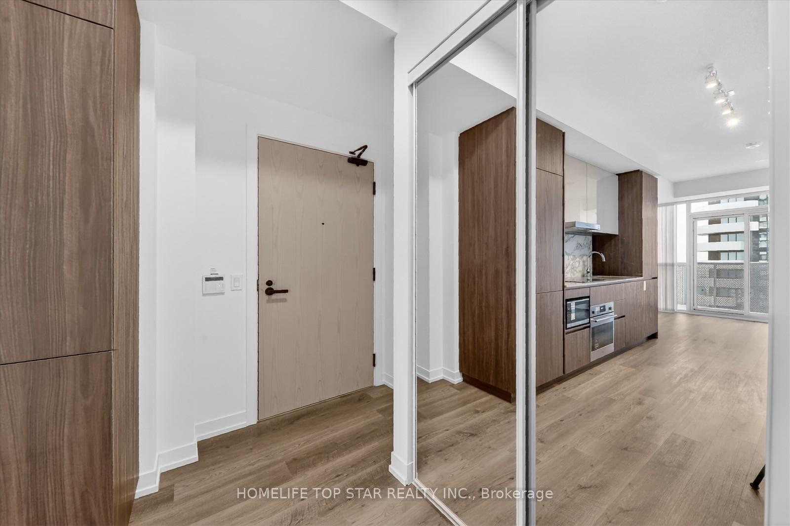 8 Interchange Way Unit 5601 photo 13