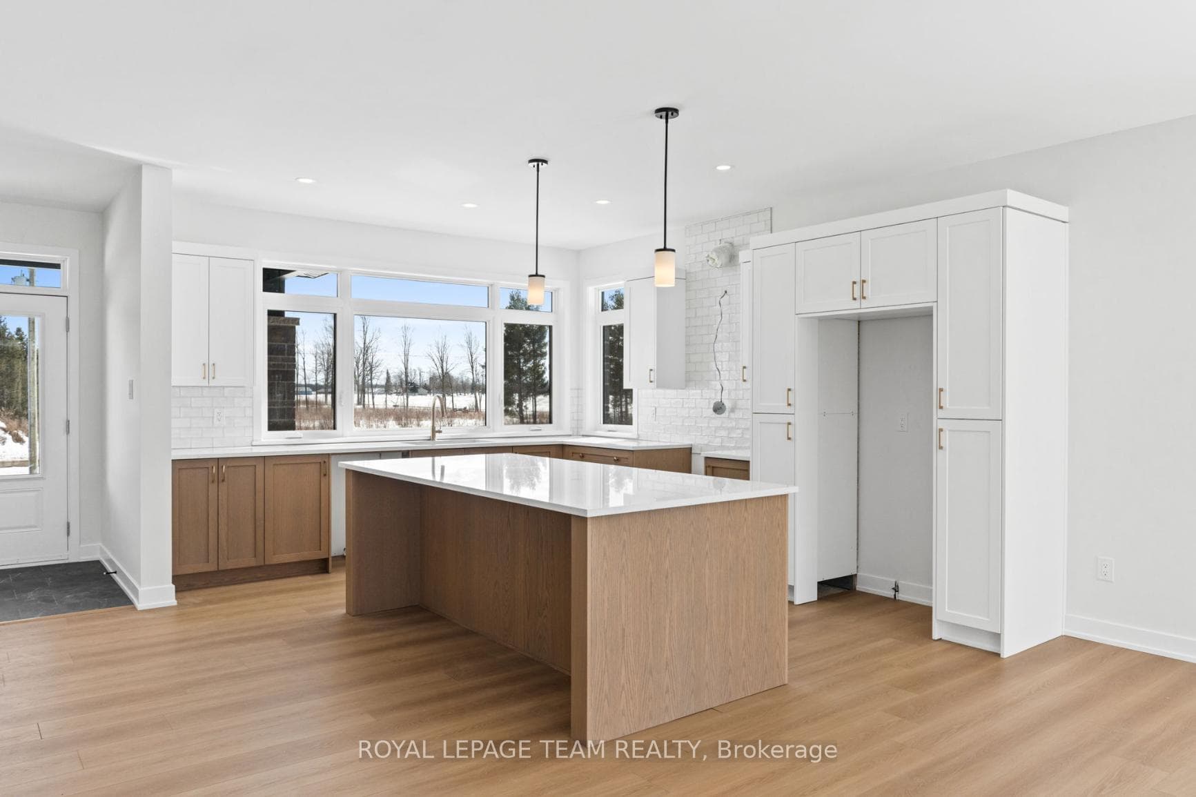 70 TENNANT Drive photo 6