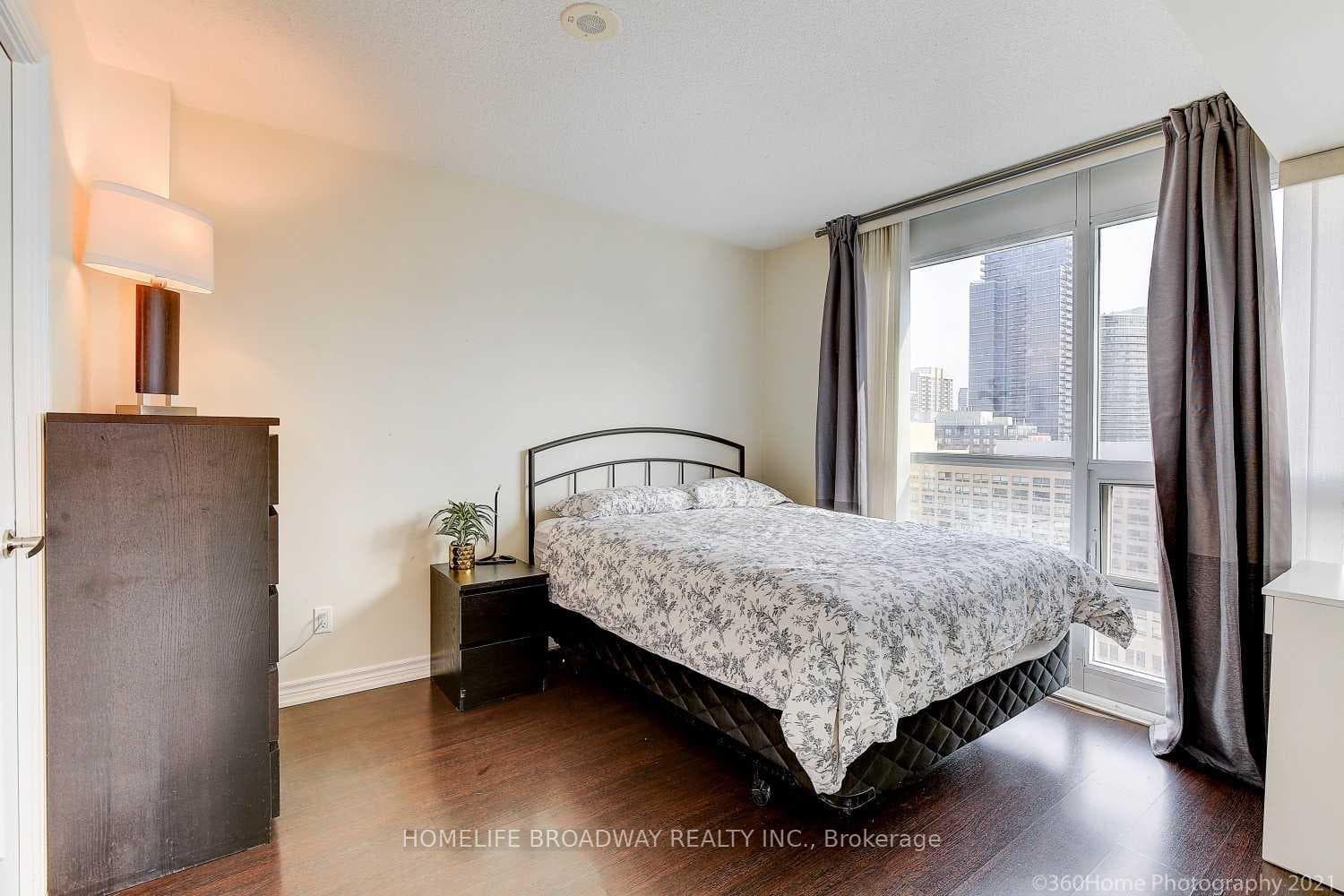 761 Bay Street Unit 1805 photo 13