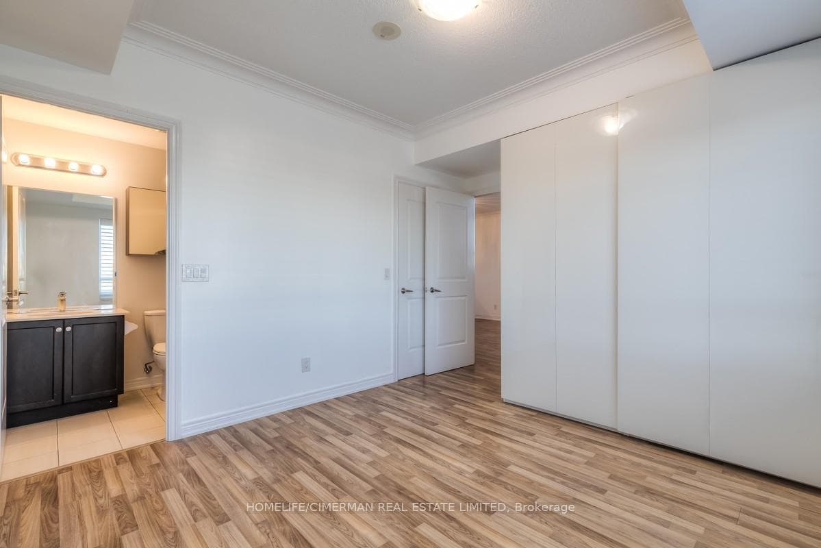 9245 Jane Street Unit 415 photo 13