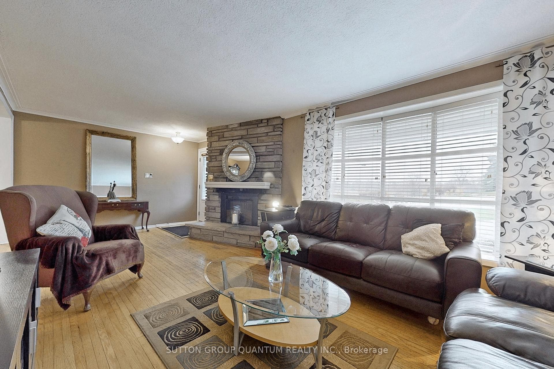 400 Maple Avenue photo 6