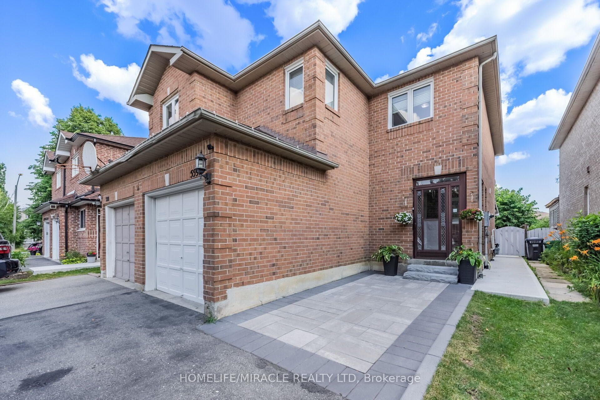 5591 Whistler Crescent photo 4
