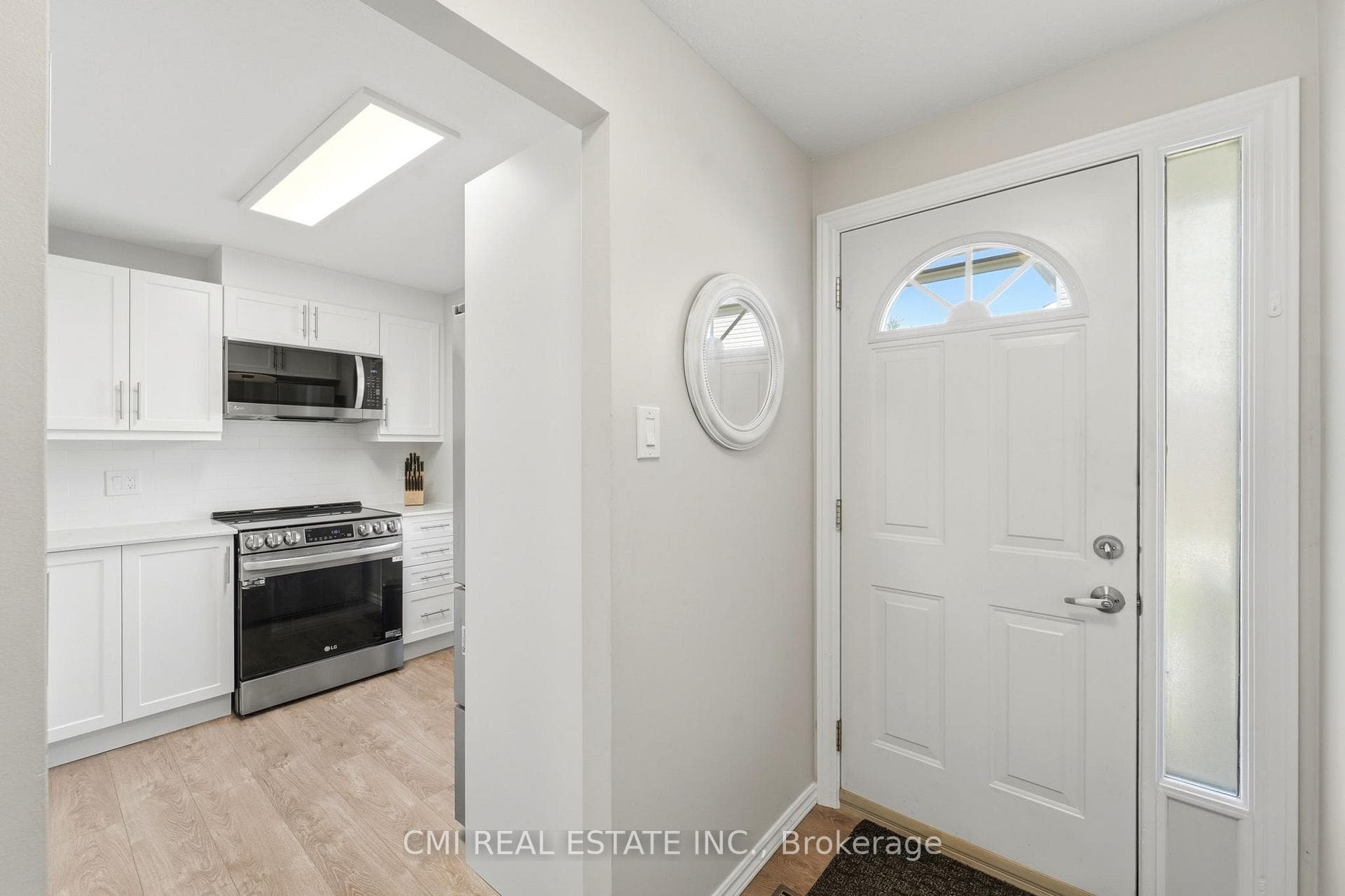 1765 Lamoureux Drive Unit B photo 13