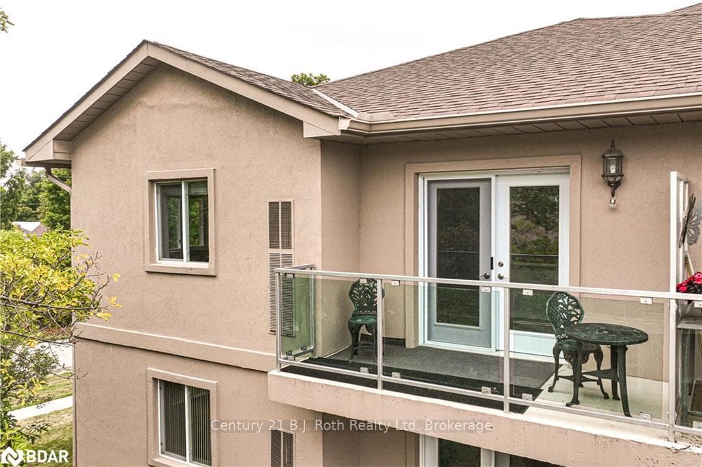 Private balcony - no smoking of any kind permitted