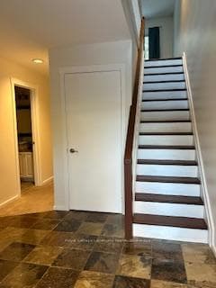 587 Oxbow Crescent photo 5