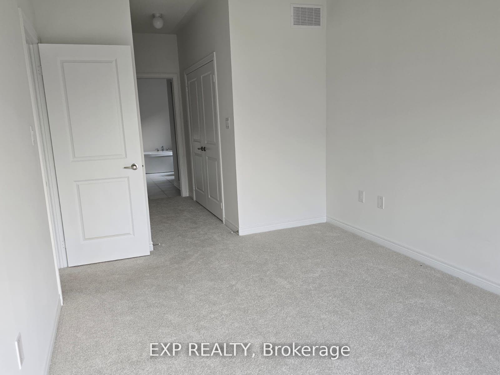 80 Singhampton Road photo 19