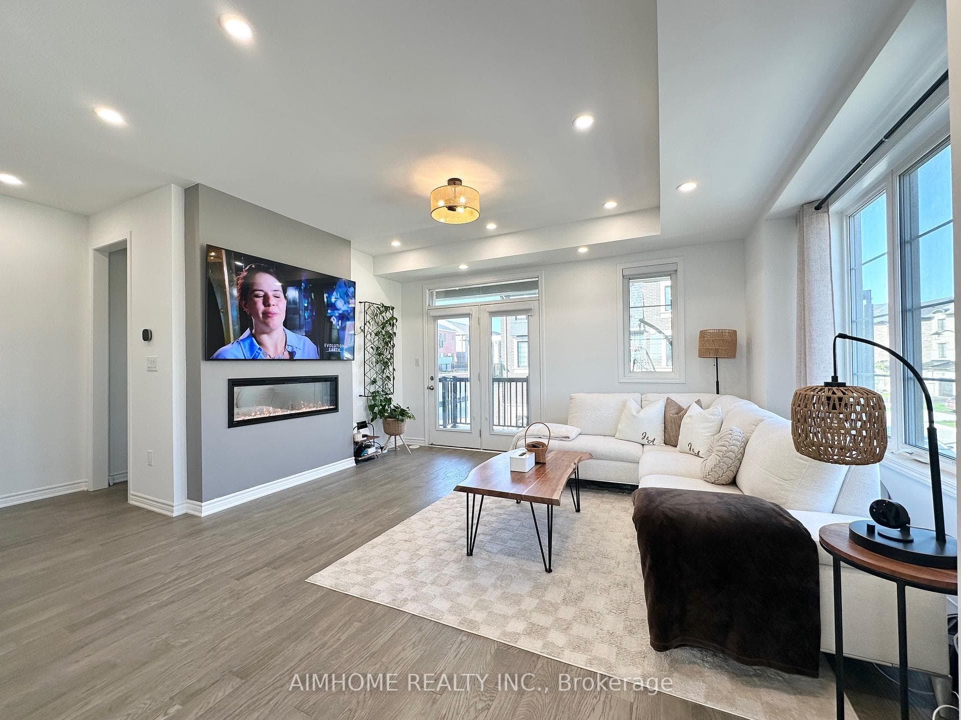 1391 Kobzar Drive photo 12