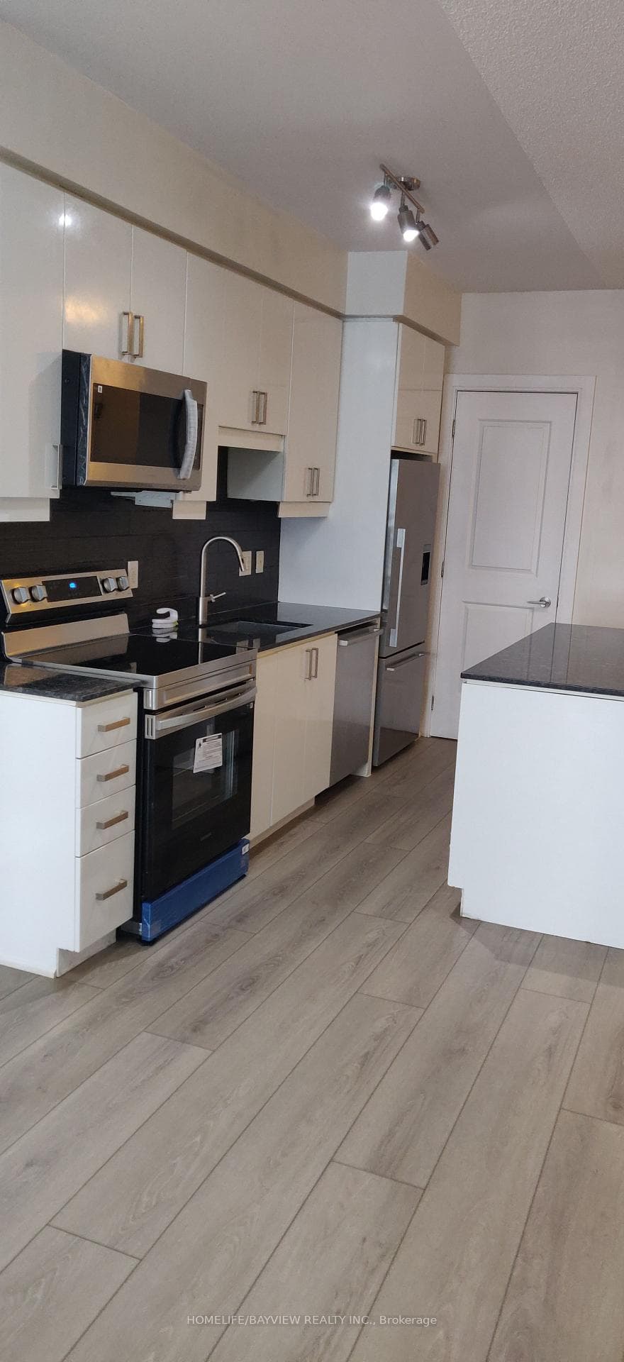 9199 Yonge Street Unit 1104 Ph photo 9