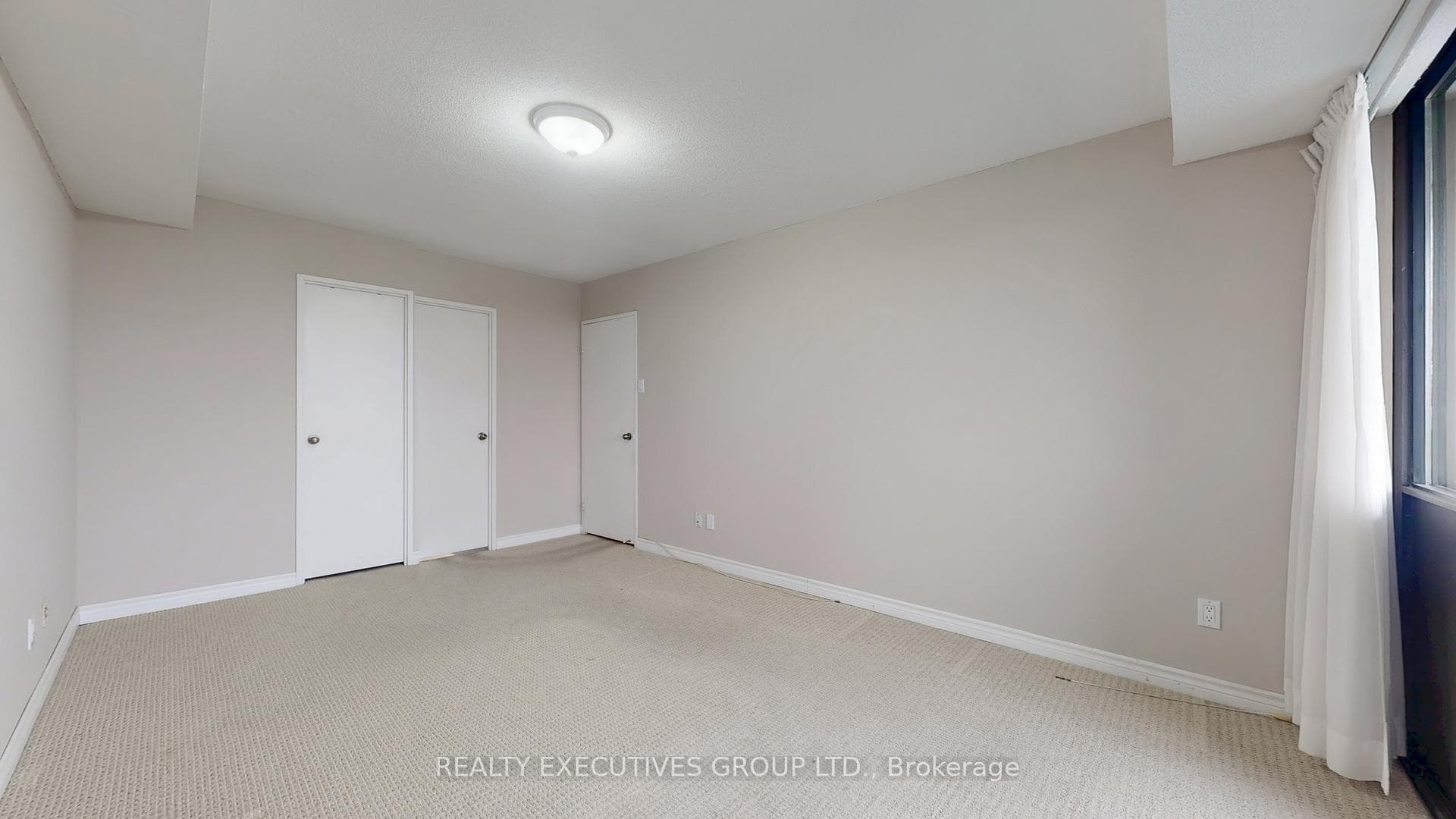 8111 Yonge Street Unit 902 photo 25