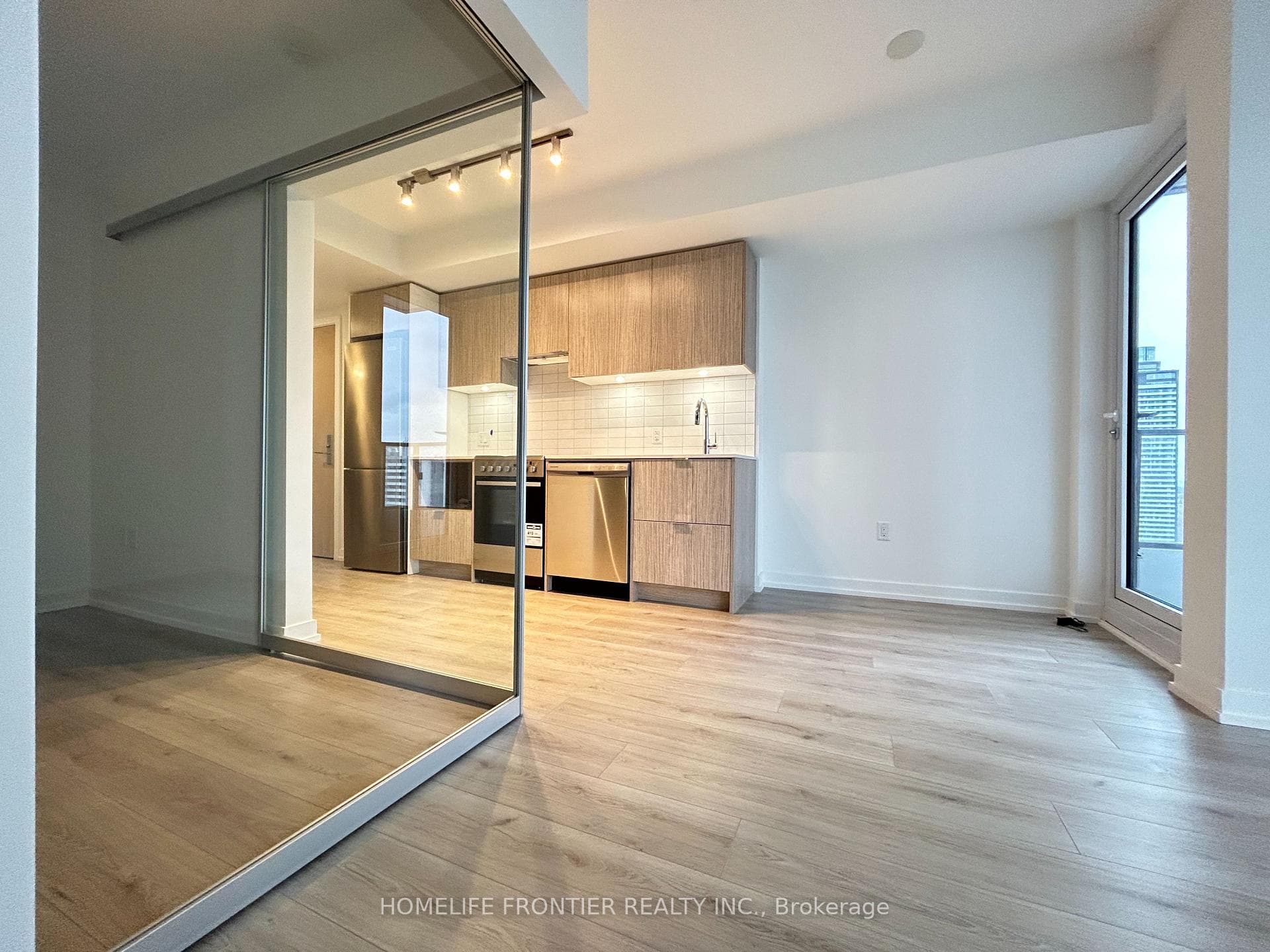 395 Bloor Street Unit 1812 photo 9