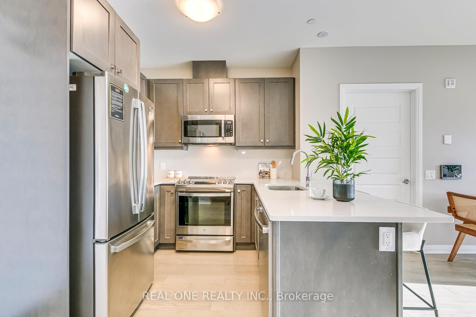 95 Dundas Street Unit 417 photo 6